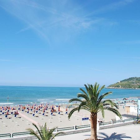 G&M Holiday Home Minturno Exterior foto